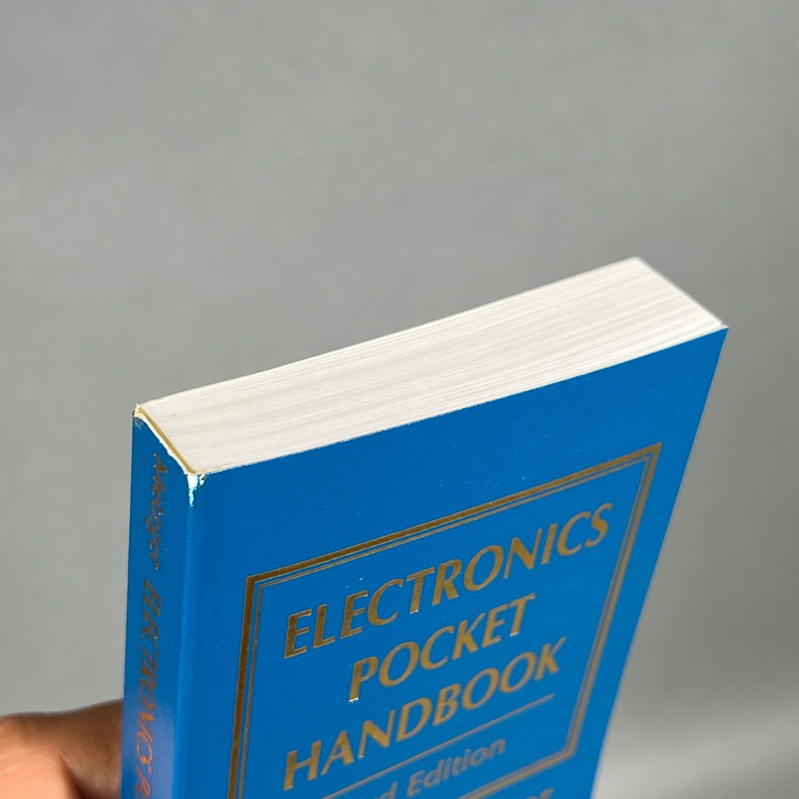 ELECTRONICS POCKET HANDBOOK Third Edition Daniel L. Metzger 1998 Nice Copy