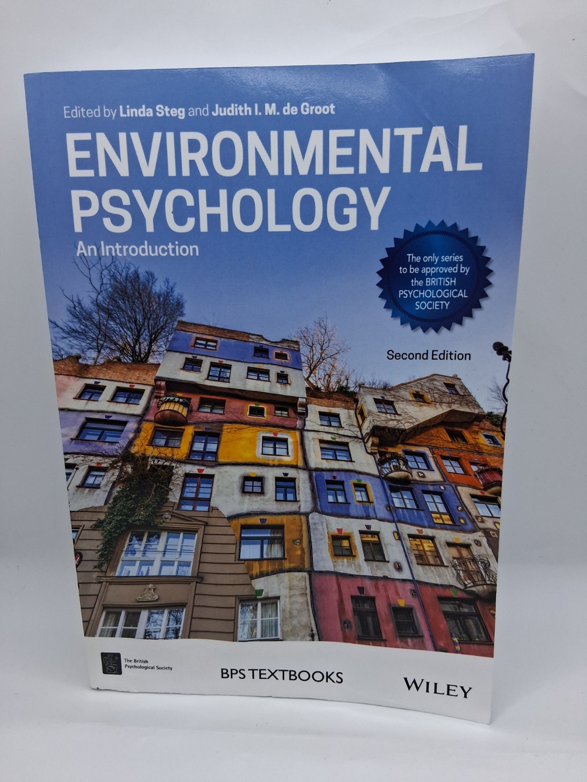 Environmental Psychology: An Introduction – Paperback, by Steg Linda; Very Good