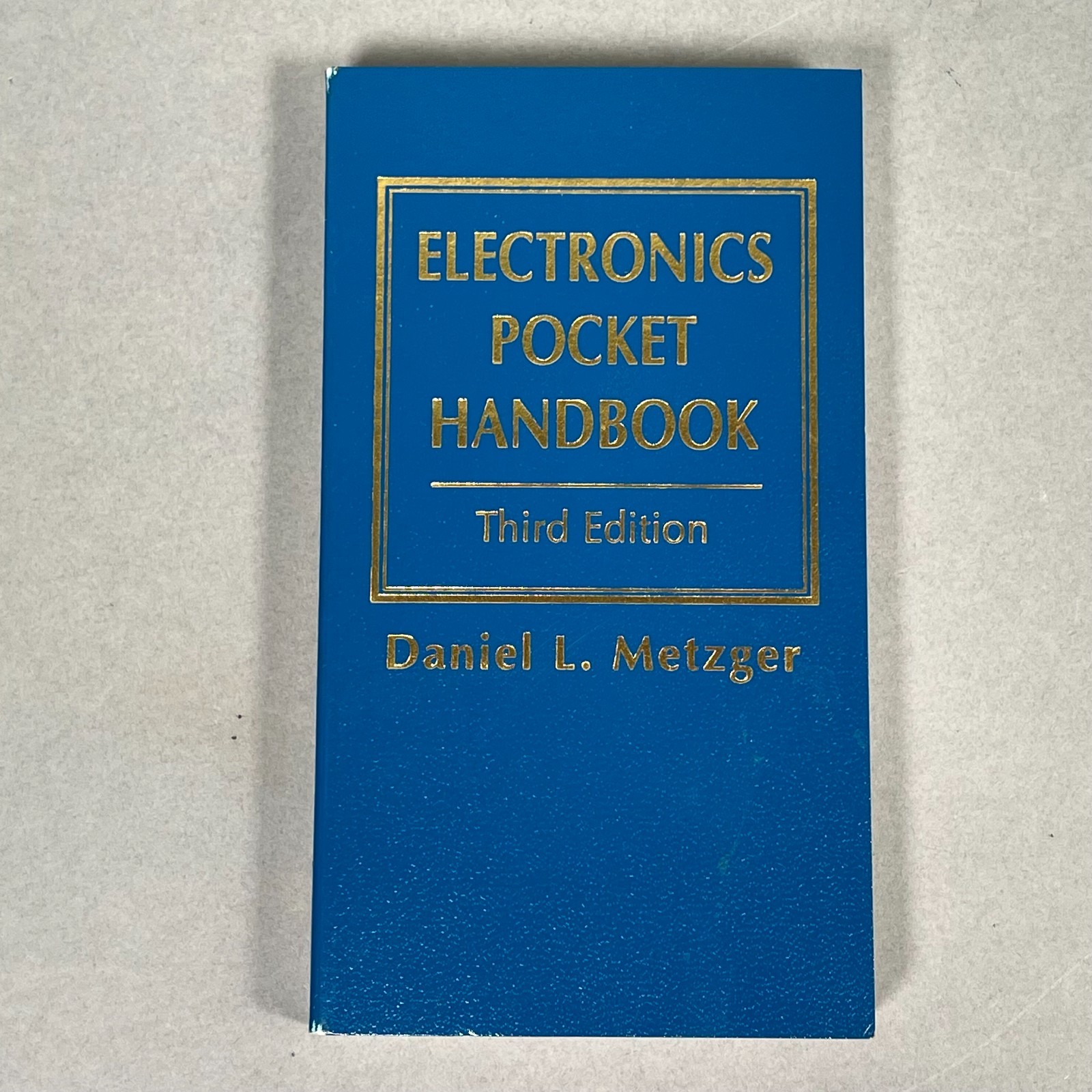 ELECTRONICS POCKET HANDBOOK Third Edition Daniel L. Metzger 1998 Nice Copy