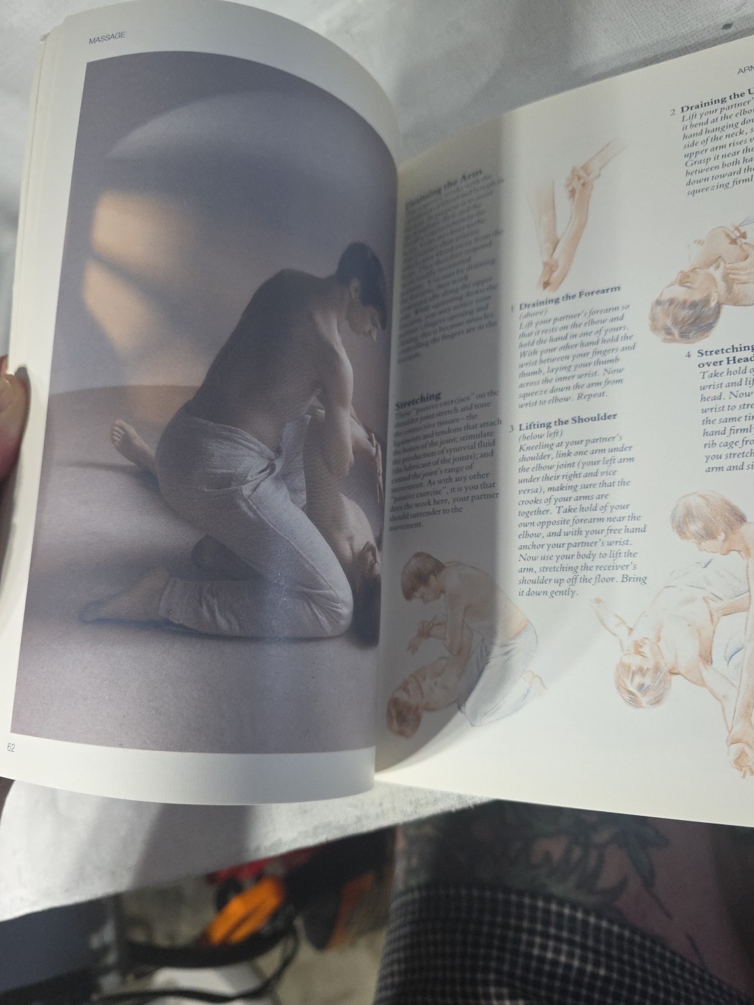 THE BOOK OF MASSAGE – Experience Health & Vitality / The Pleasure Of Caring
